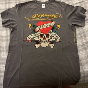 Ed Hardy T Shirt Mens XL. Almost new,worn less than 5 times excellent condition!